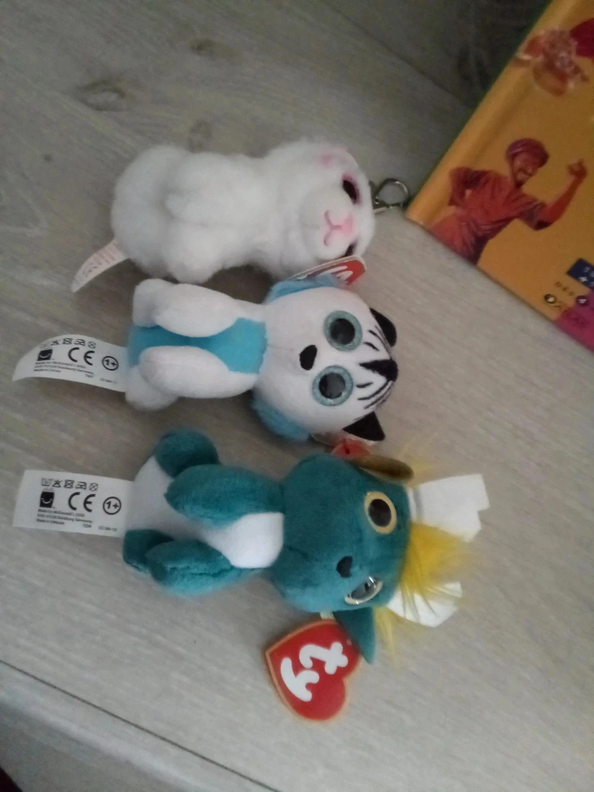 Lot livre de contes avec cd et 3 peluches neu.ves – photo 5